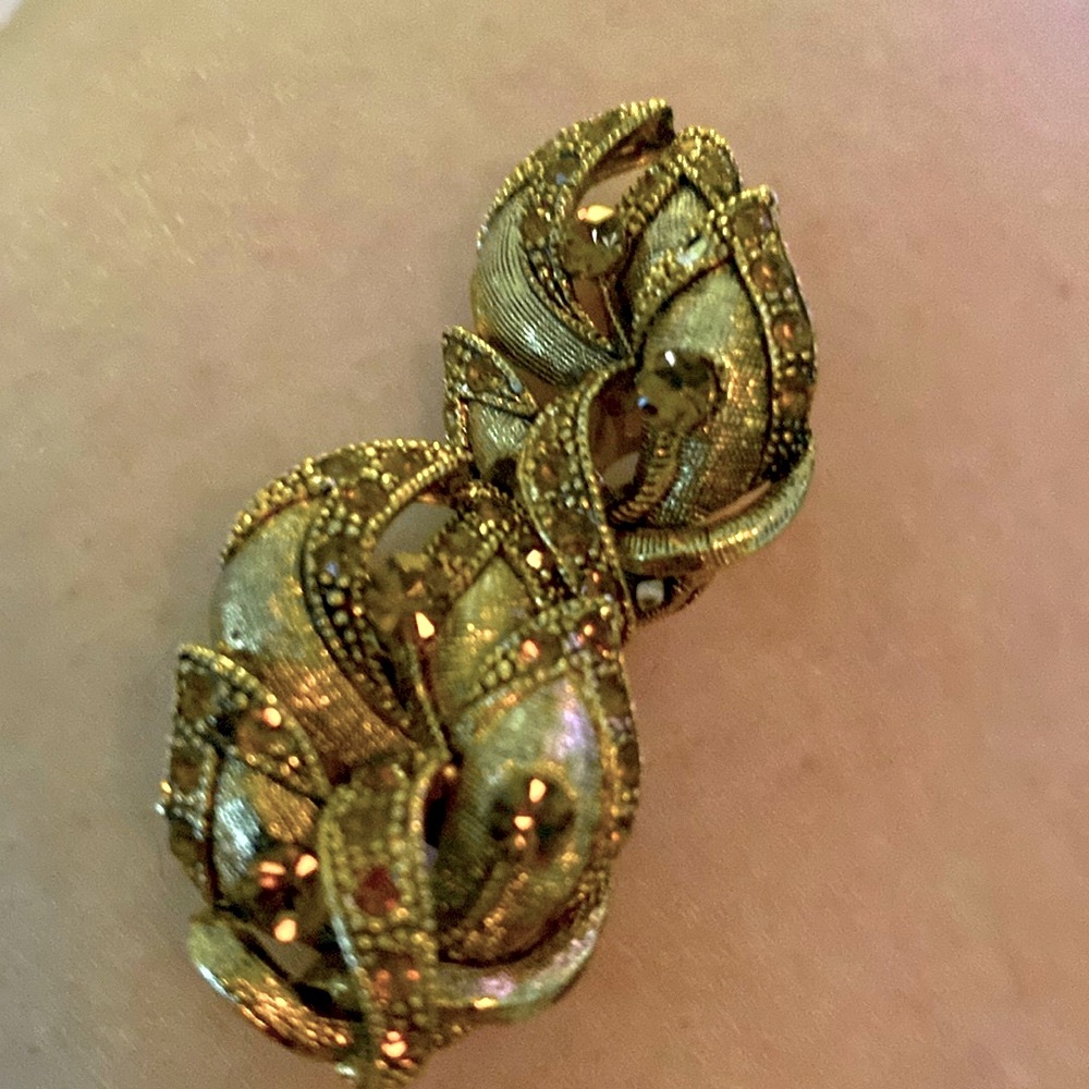 Rhinestone Leaf Clipped Earrings Pad (OS)